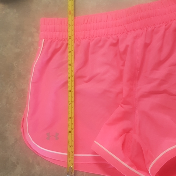 Under Armour Ladies Small Sports Shorts - Picture 7 of 7